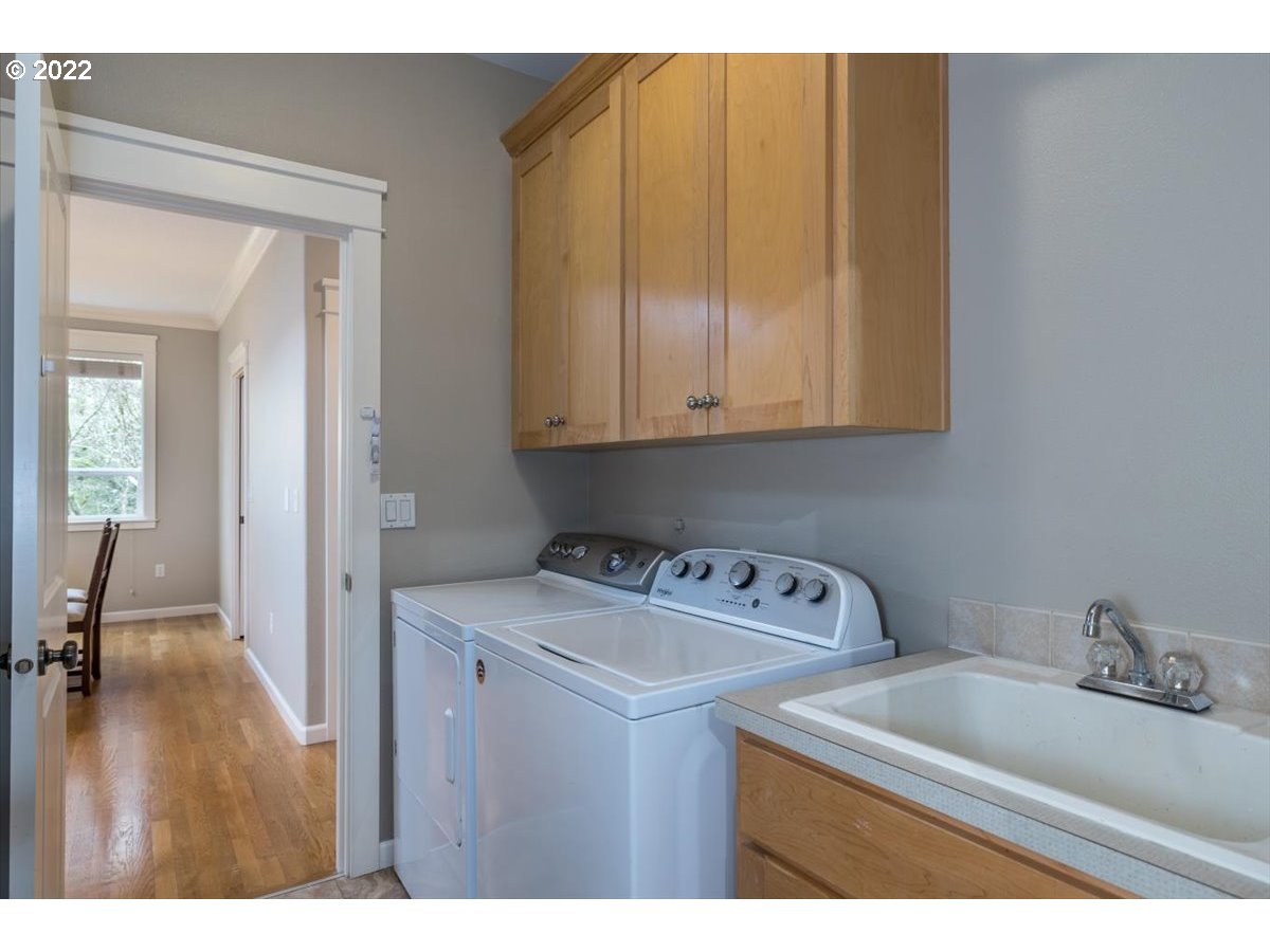 8108 Southwest Roxanne Court Portland, OR 97223 - Photo 24 of 32 Gallery Image 24