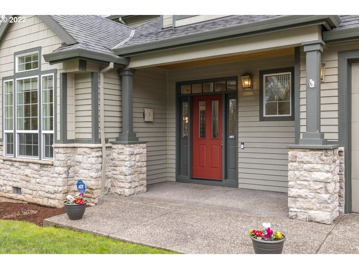 8108 Southwest Roxanne Court Portland, OR 97223 - Photo 3 of 32 Gallery Image 3