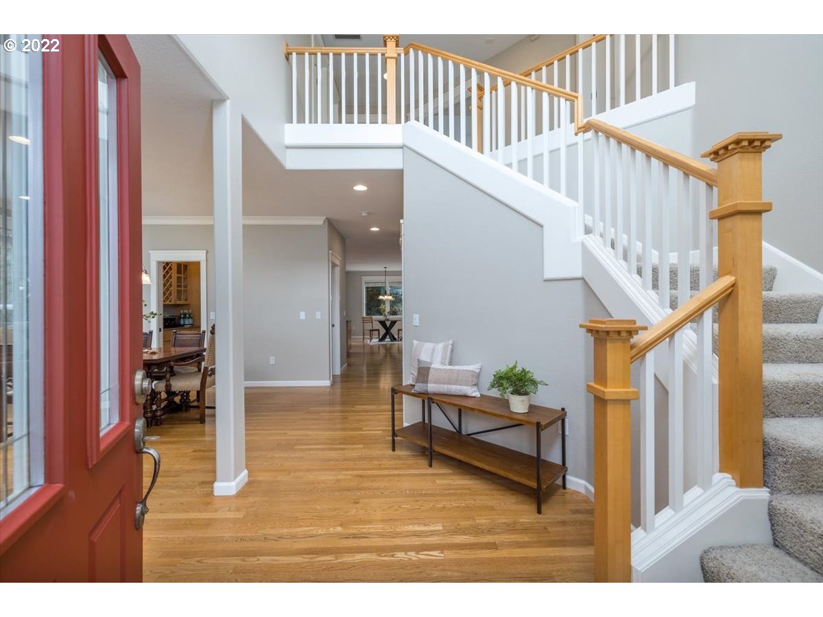 8108 Southwest Roxanne Court Portland, OR 97223 - Photo 4 of 32 Gallery Image 4