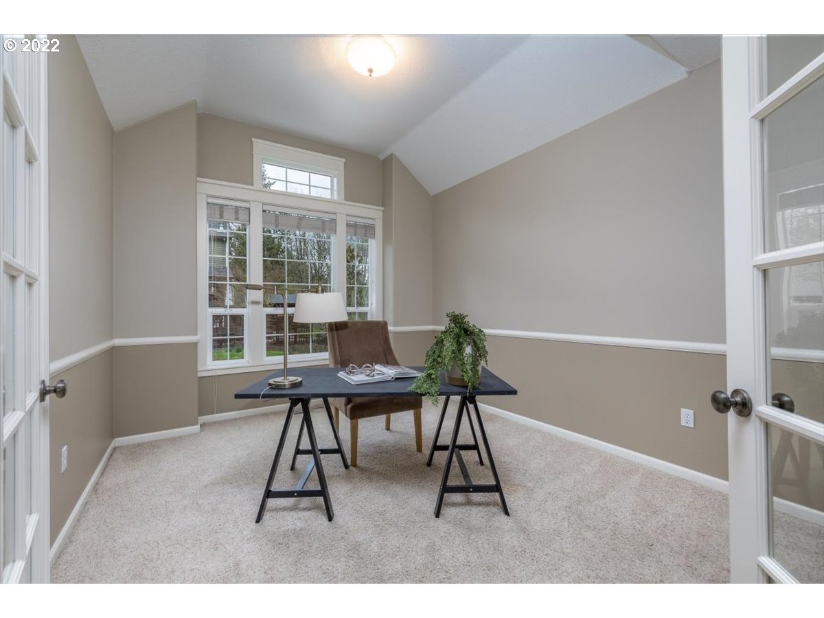 8108 Southwest Roxanne Court Portland, OR 97223 - Photo 5 of 32 Gallery Image 5