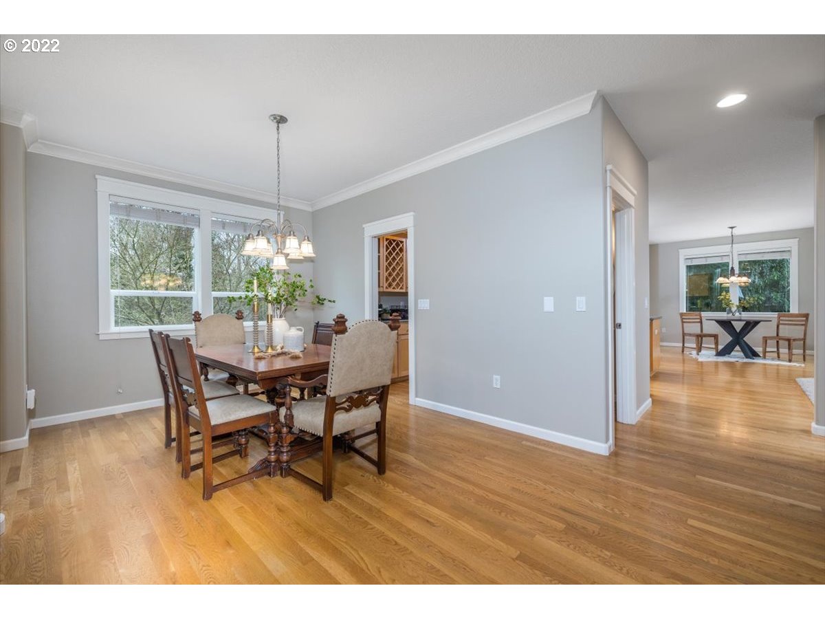 8108 Southwest Roxanne Court Portland, OR 97223 - Photo 6 of 32 Gallery Image 6