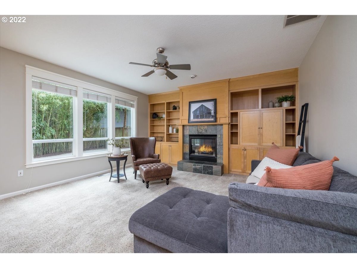 8108 Southwest Roxanne Court Portland, OR 97223 - Photo 7 of 32 Gallery Image 7