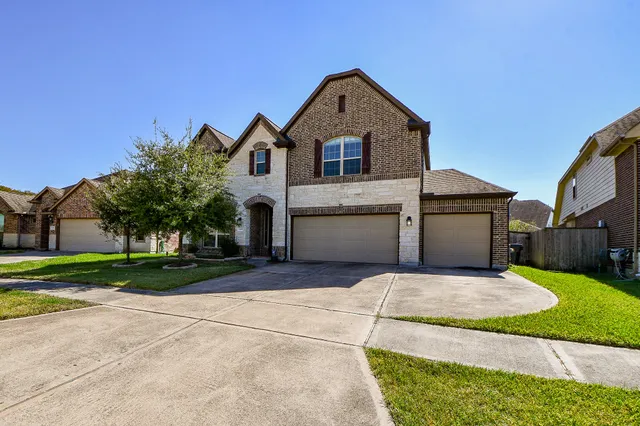 $579,000 | 2446 Flowering Brook Lane, Sugar Land, TX 77479