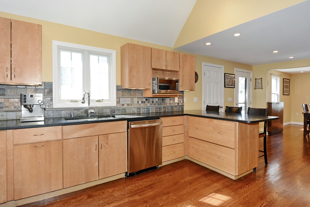 12 Fairview Road Westborough, MA 01581 - Photo 8 of 21 Gallery Image 8