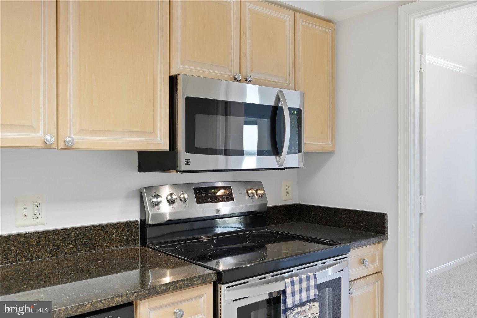 19385 Cypress Ridge Terrace, Unit 514 Leesburg, VA 20176 - Photo 23 of 81 Kitchen with SS appliances and granite counters