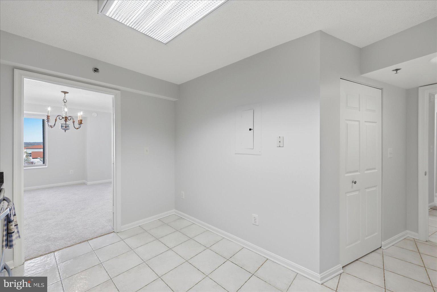 19385 Cypress Ridge Terrace, Unit 514 Leesburg, VA 20176 - Photo 24 of 81 Kitchen eat in space
