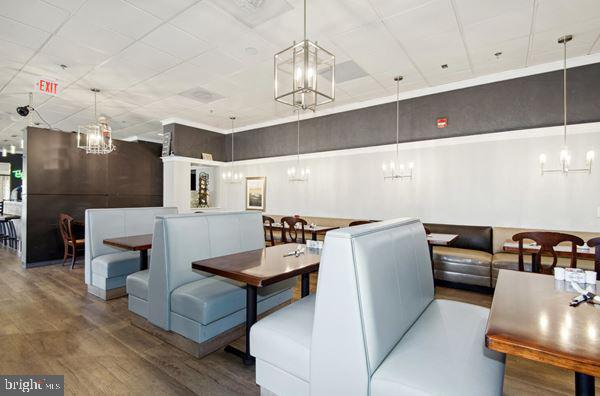 19385 Cypress Ridge Terrace, Unit 514 Leesburg, VA 20176 - Photo 77 of 81 Restaurant