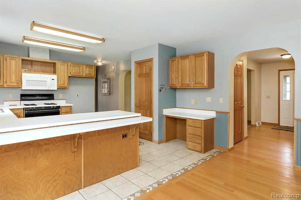7653 Chase Lake Road Fowlerville, MI 48836 - Photo 6 of 52