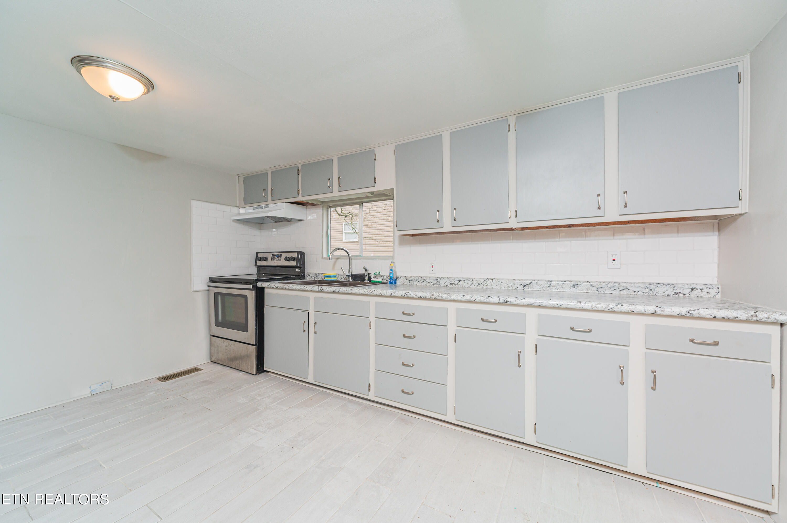 153 Johnson Road Oak Ridge, TN 37830 - Photo 12 of 27 Kitchen