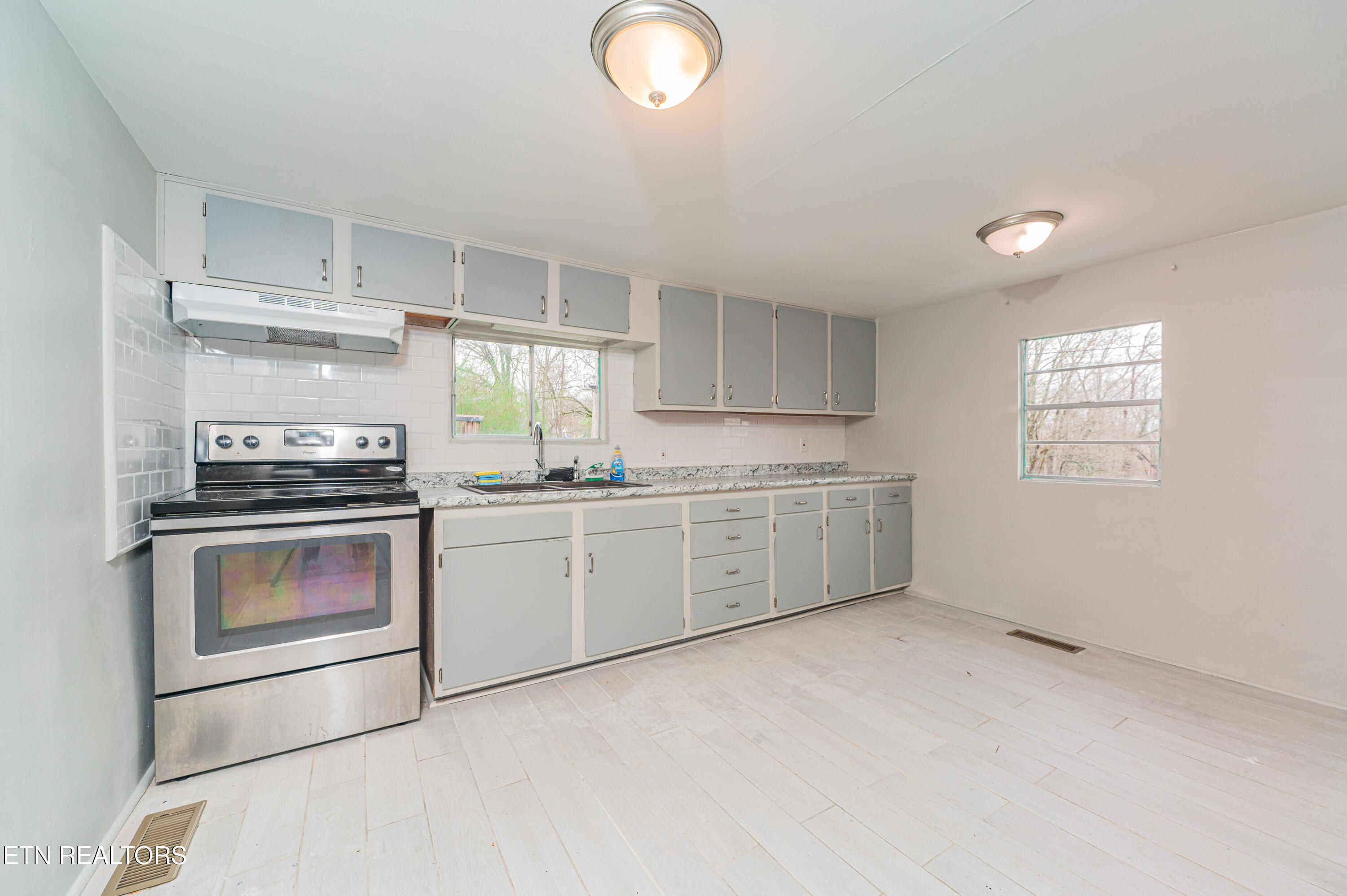 153 Johnson Road Oak Ridge, TN 37830 - Photo 13 of 27 Kitchen