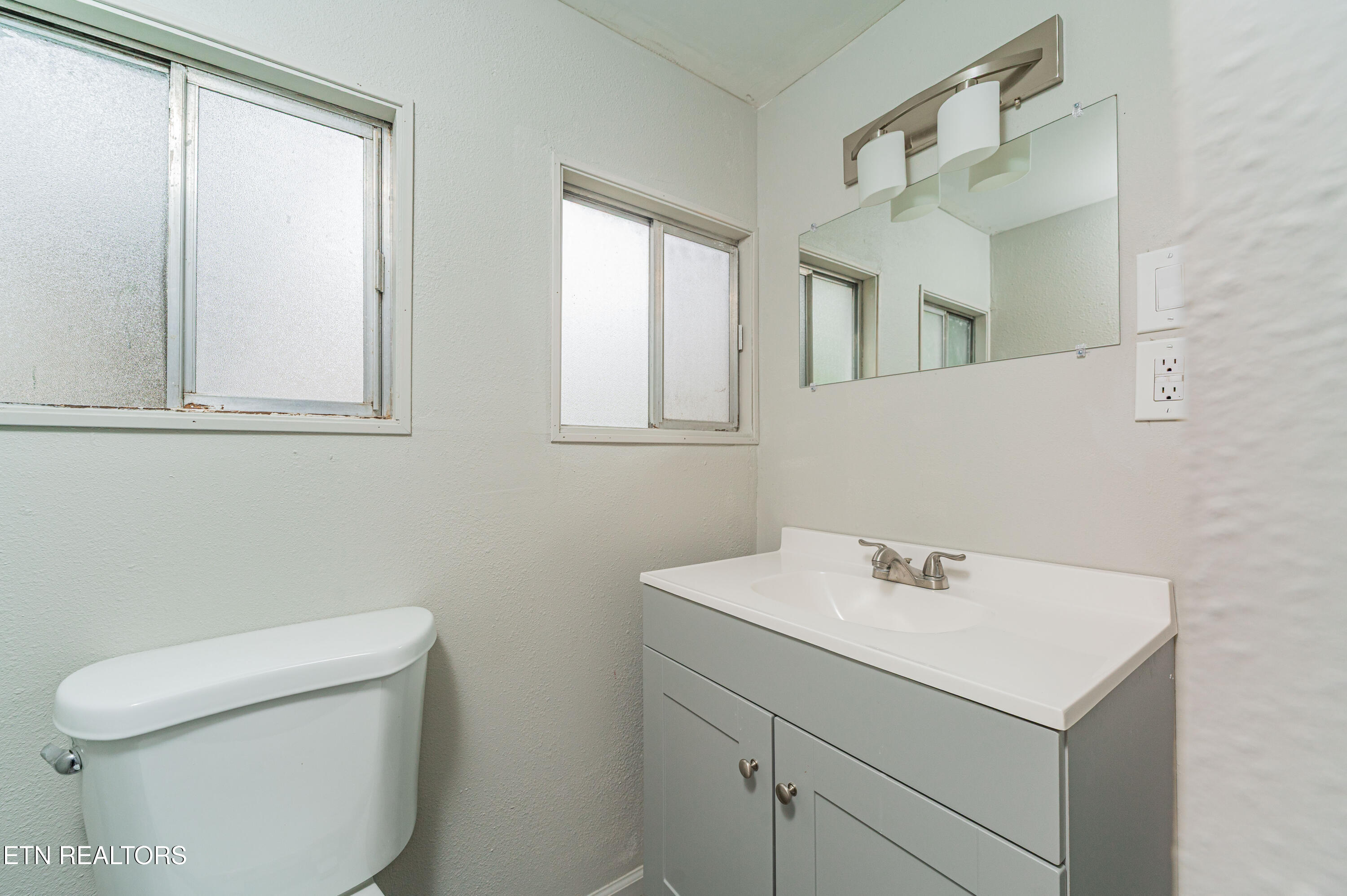 153 Johnson Road Oak Ridge, TN 37830 - Photo 14 of 27 Bathroom