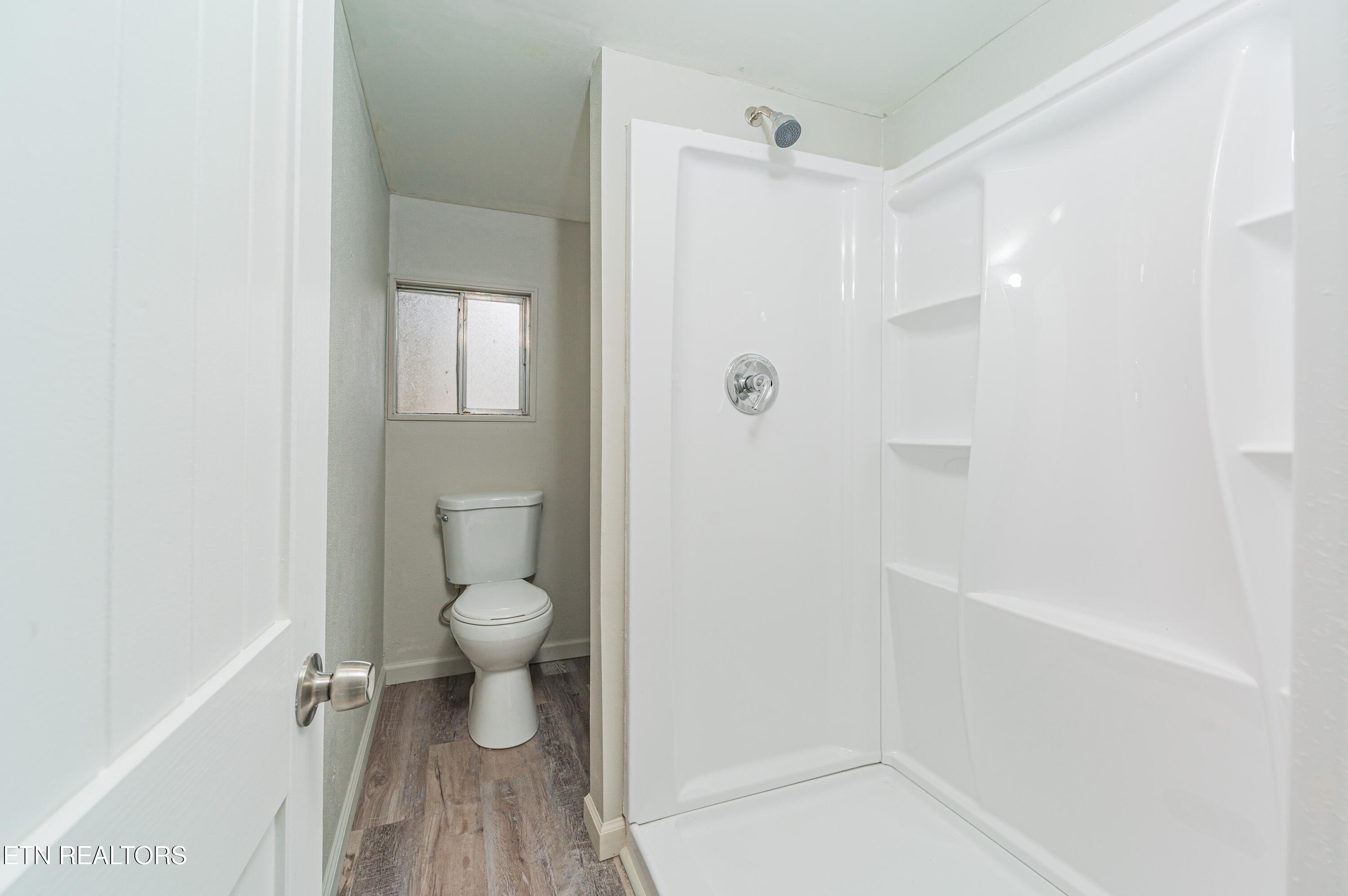 153 Johnson Road Oak Ridge, TN 37830 - Photo 15 of 27 Bathroom