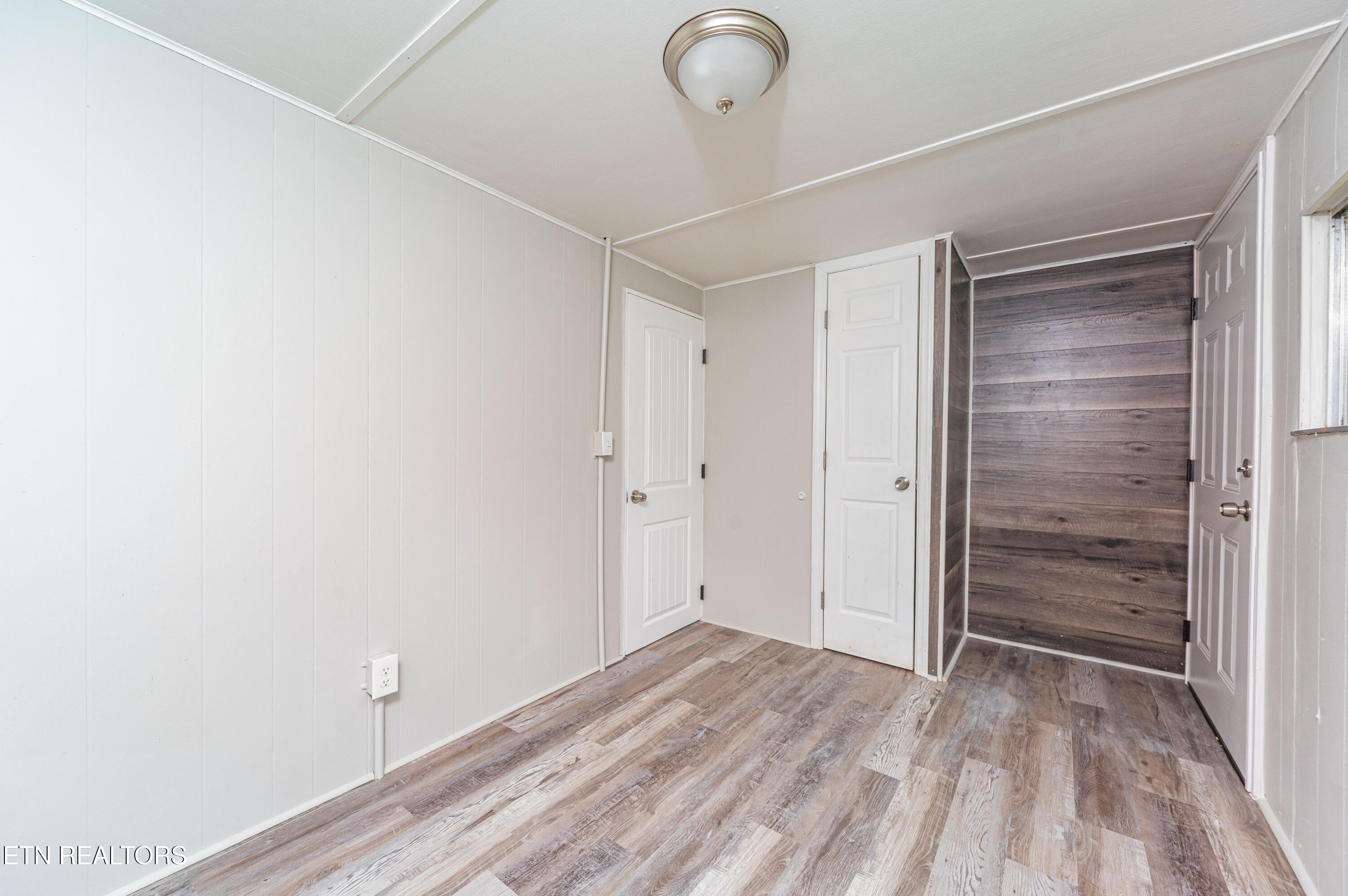 153 Johnson Road Oak Ridge, TN 37830 - Photo 16 of 27 Bedroom 1