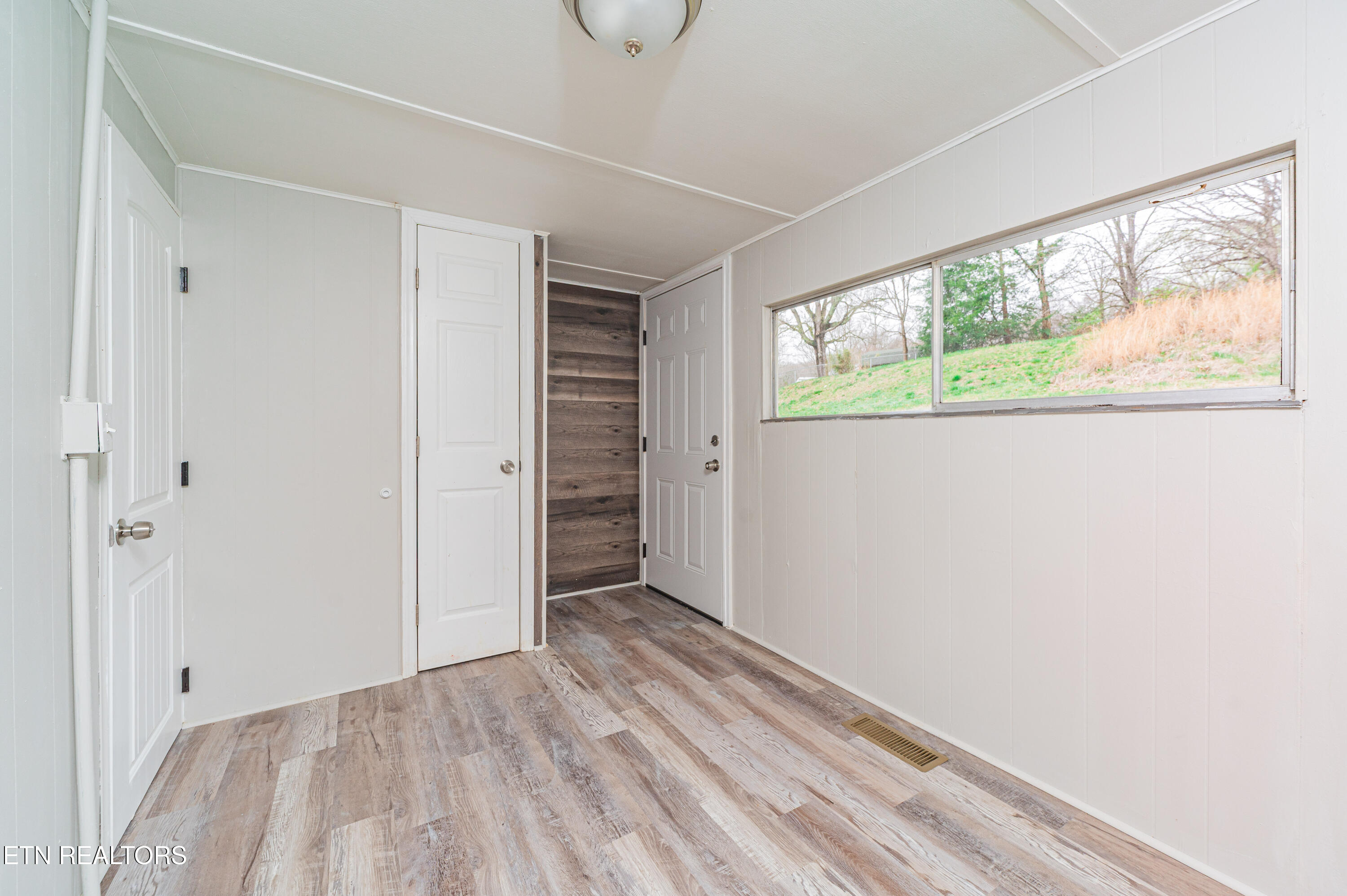 153 Johnson Road Oak Ridge, TN 37830 - Photo 17 of 27 Bedroom 1