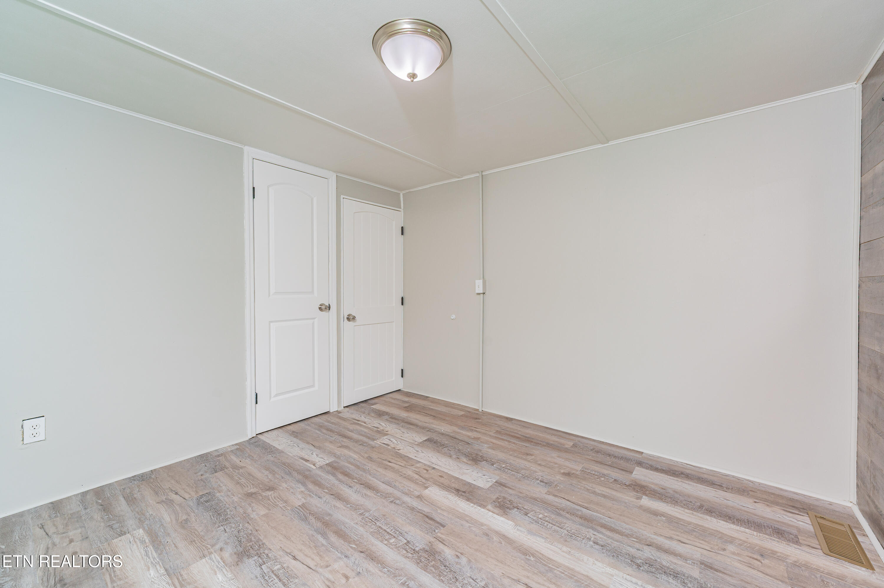 153 Johnson Road Oak Ridge, TN 37830 - Photo 20 of 27 Bedroom