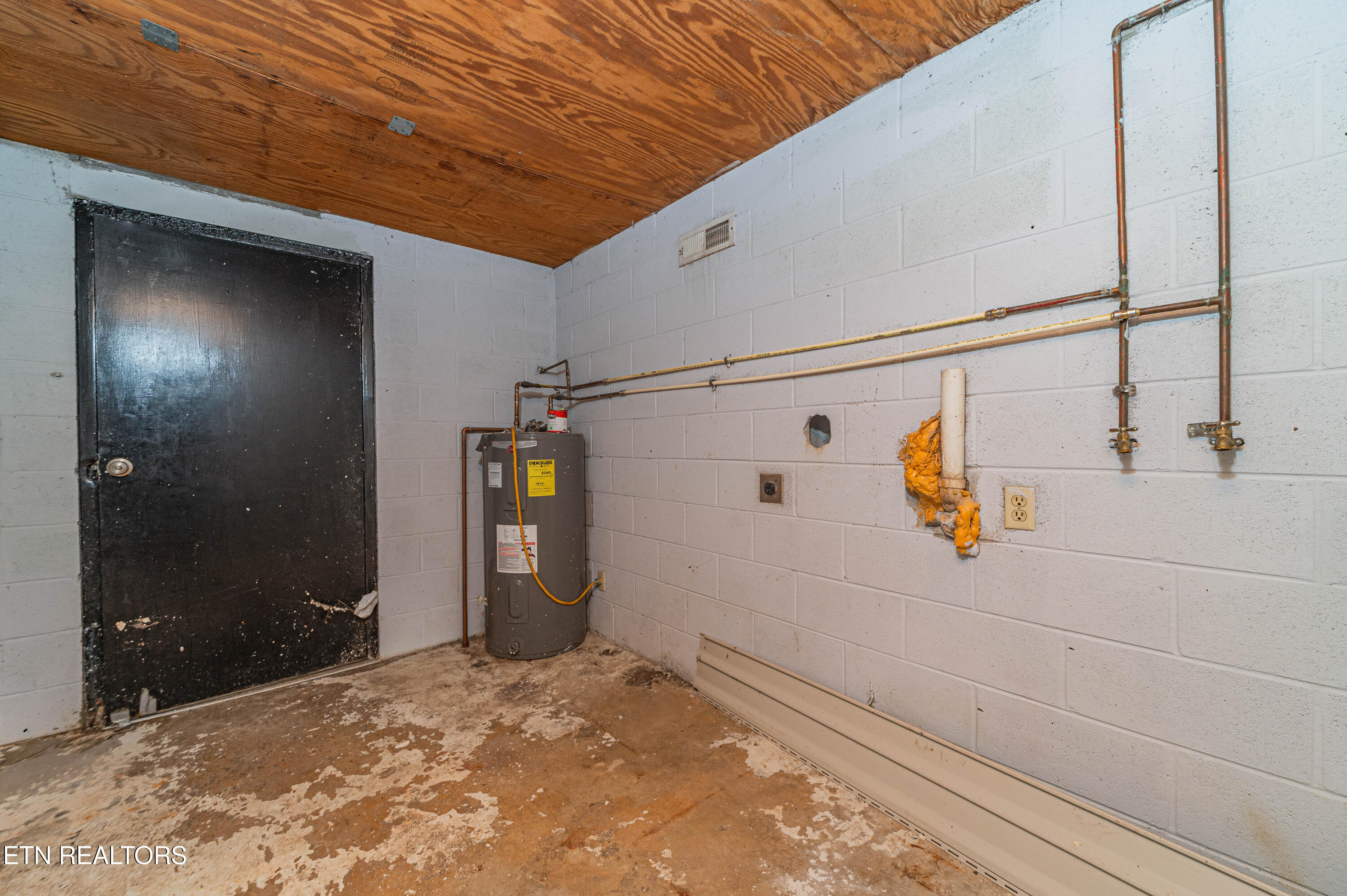 153 Johnson Road Oak Ridge, TN 37830 - Photo 23 of 27 Basement