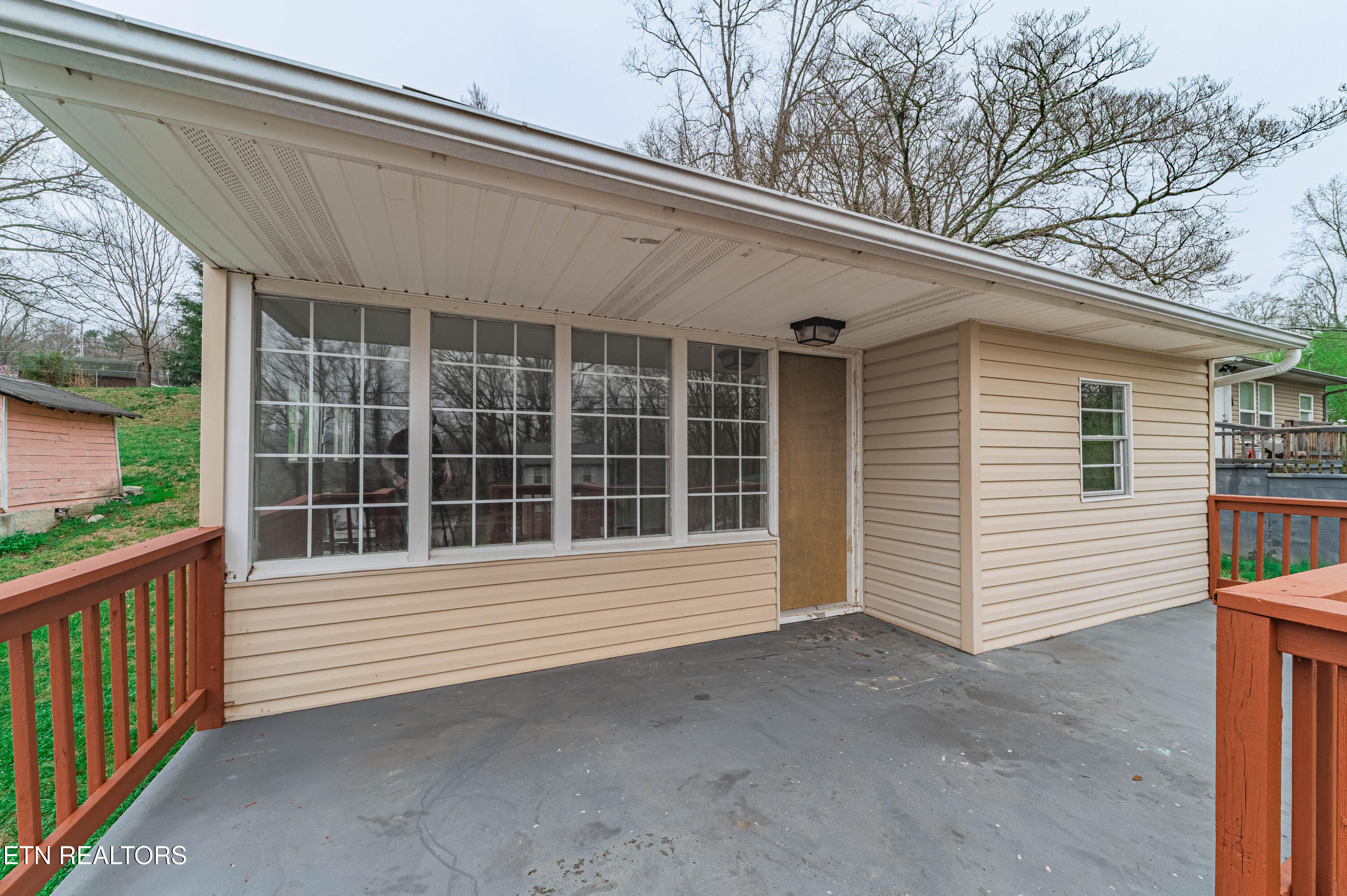 153 Johnson Road Oak Ridge, TN 37830 - Photo 4 of 27 Front