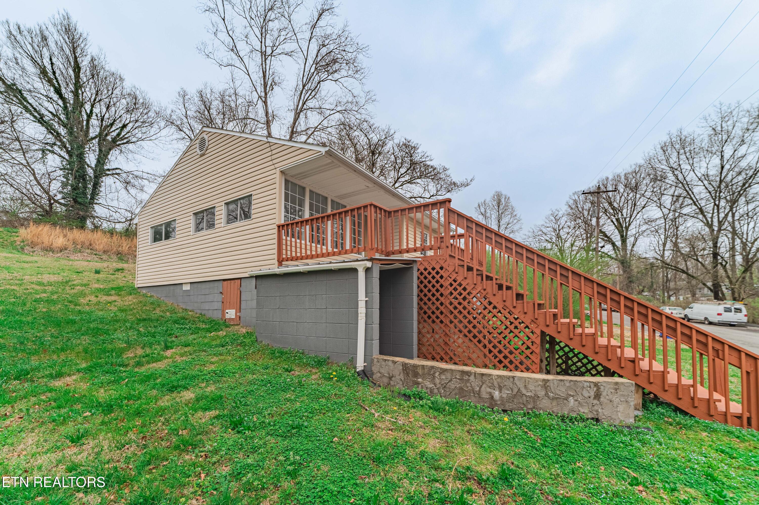 153 Johnson Road Oak Ridge, TN 37830 - Photo 5 of 27 153-Johnson-rd-25