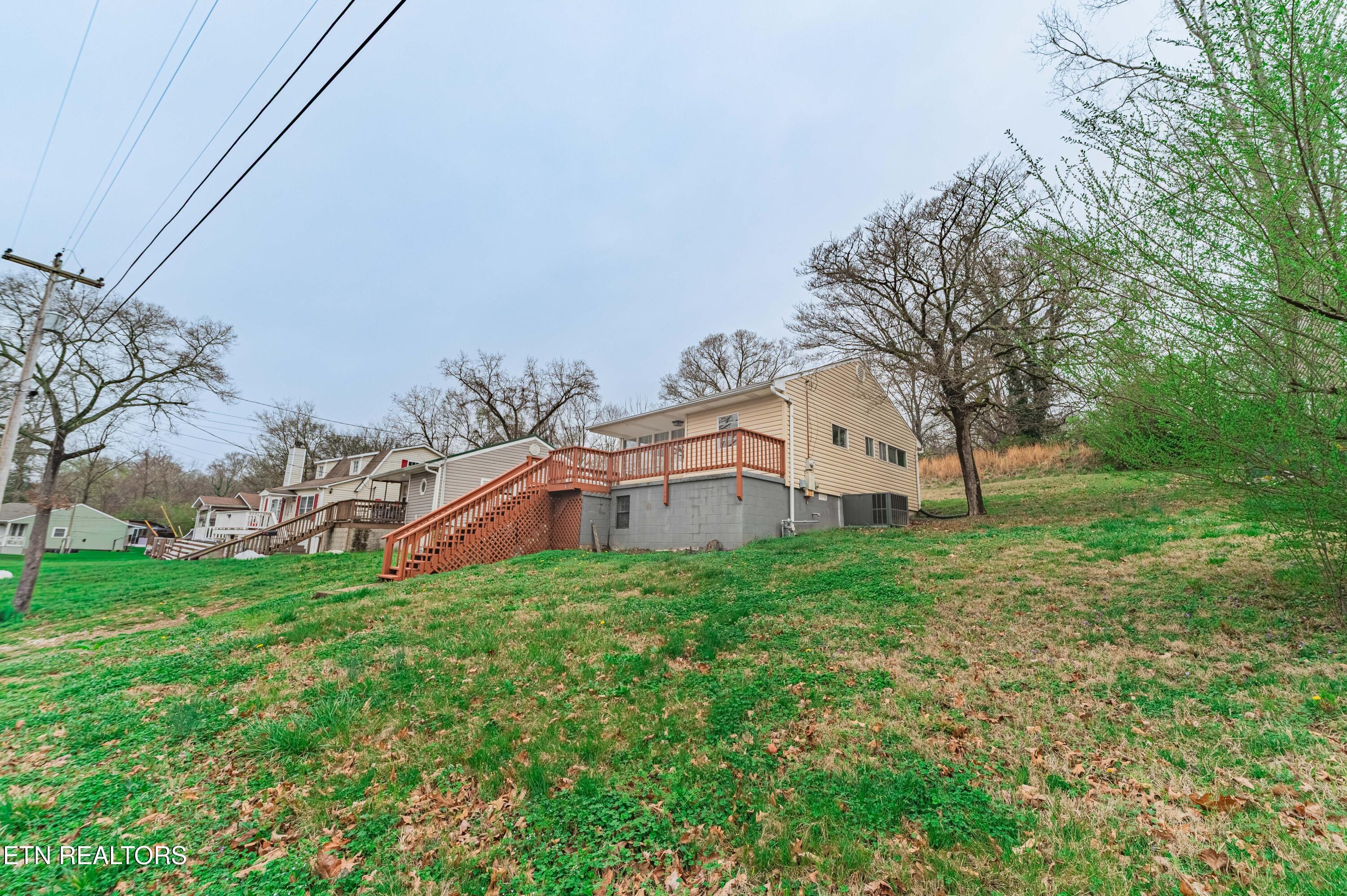 153 Johnson Road Oak Ridge, TN 37830 - Photo 6 of 27 153-Johnson-rd-29