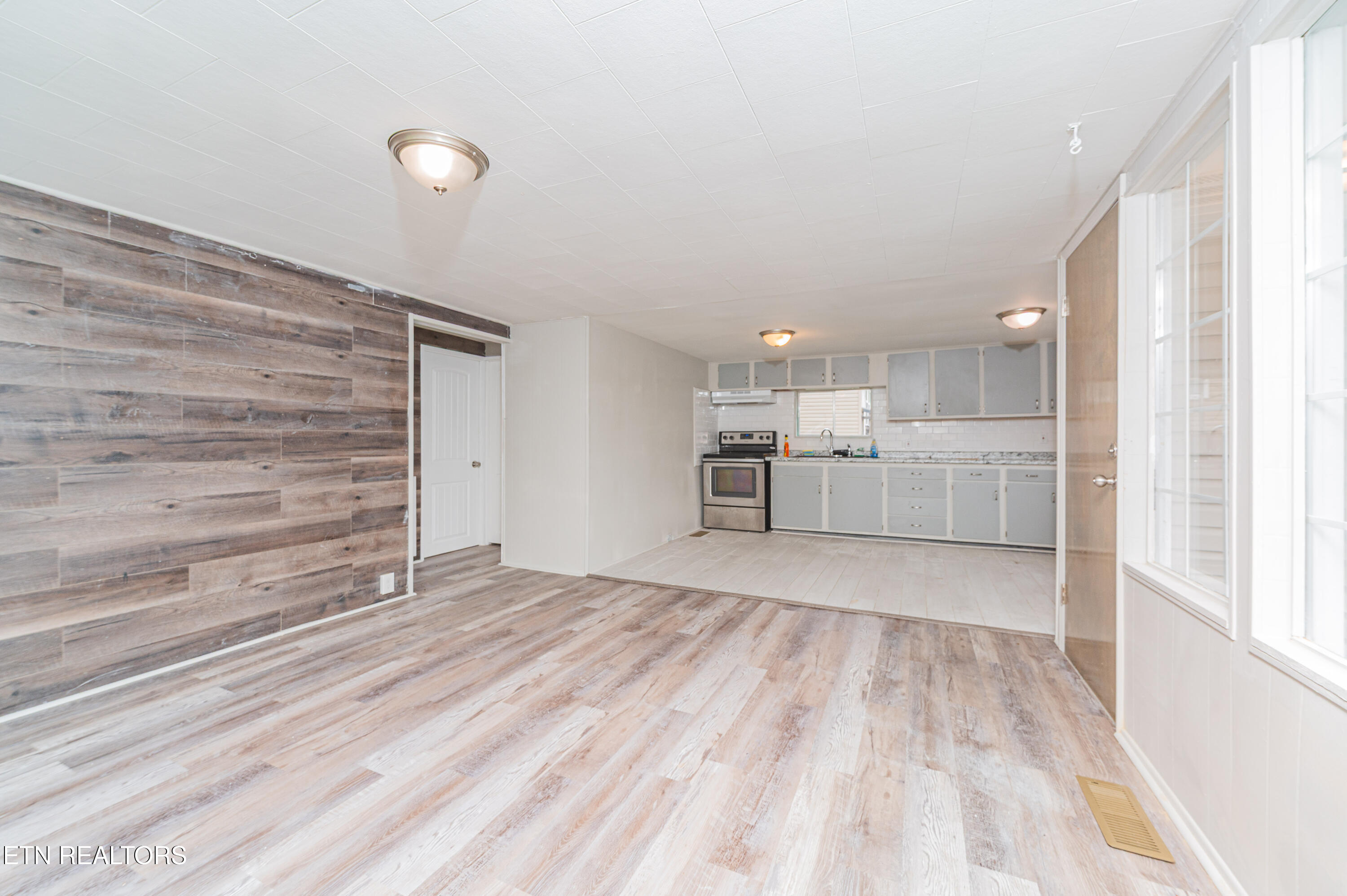 153 Johnson Road Oak Ridge, TN 37830 - Photo 8 of 27 153-Johnson-rd-17