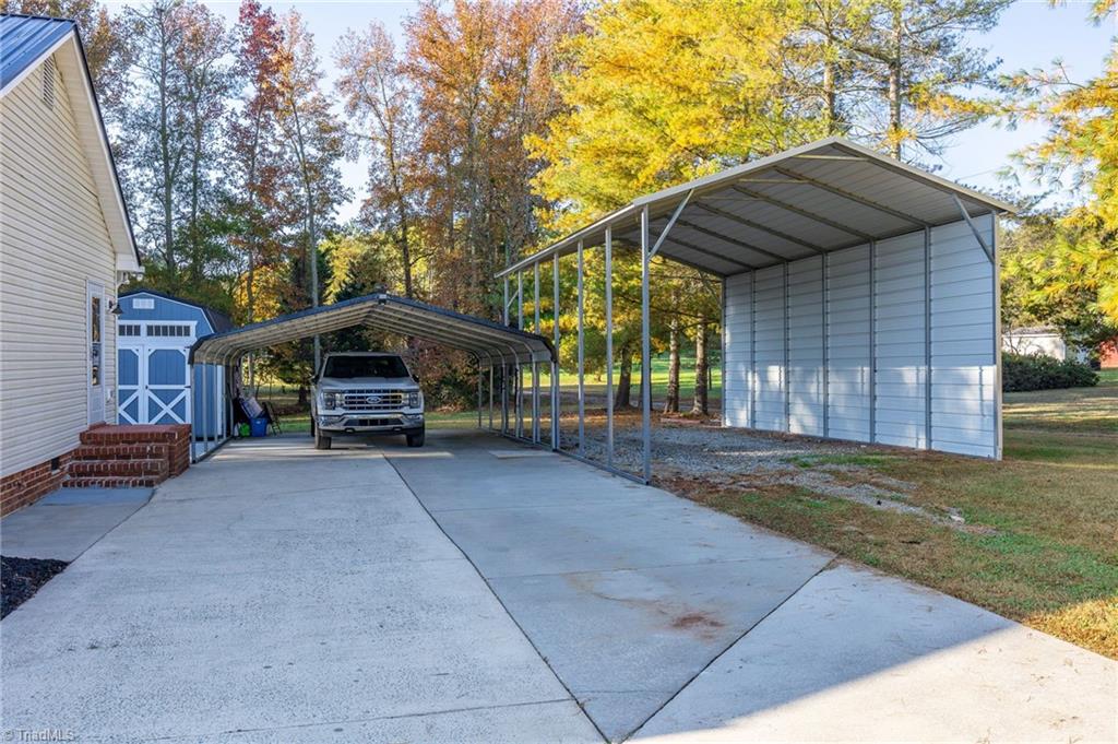 460 Boone Road Burlington, NC 27217 - Photo 4 of 32 Gallery Image 4