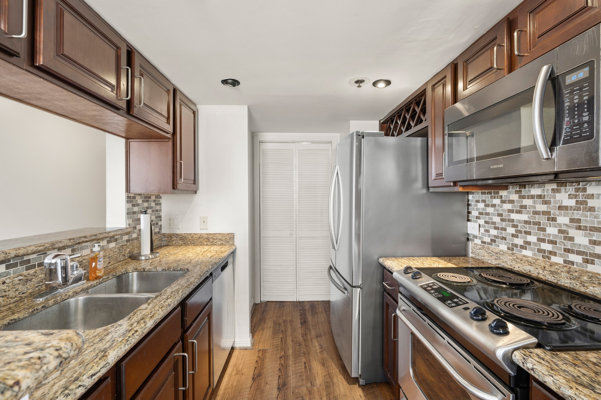 3525 Sage Road, Unit 1204 Houston, TX 77056 - Photo 16 of 25 Additional view showing cooking area, countertop workspace, and cabinetry.