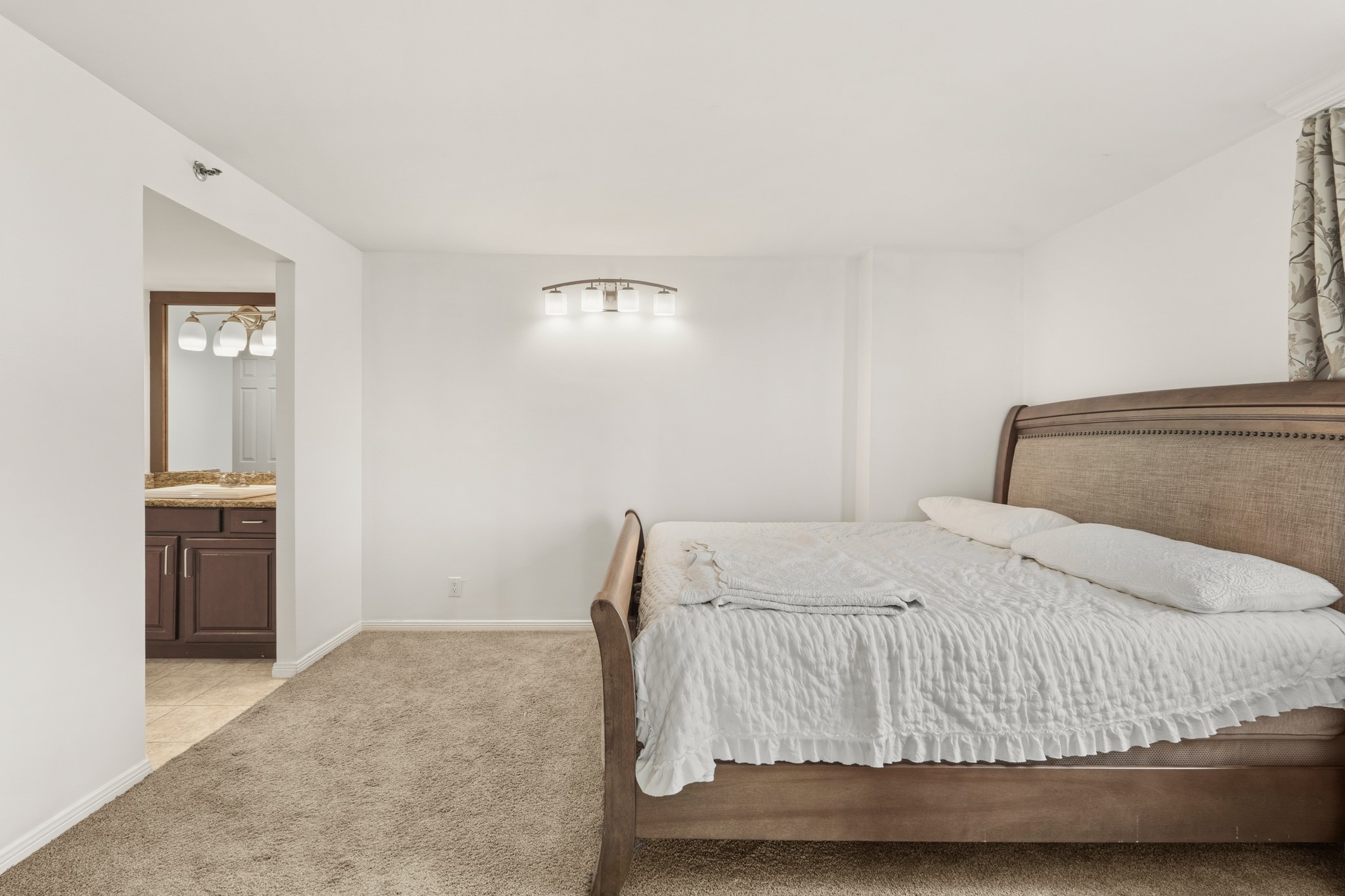 3525 Sage Road, Unit 1204 Houston, TX 77056 - Photo 23 of 25 Emphasizing comfortable proportions and functional layout.