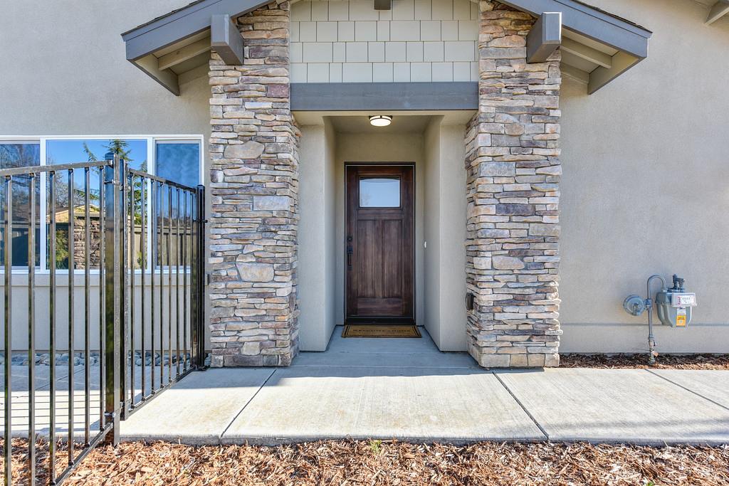 2667 Commons Place Auburn, CA 95603 - Photo 4 of 30 a front view of a house with glass windows