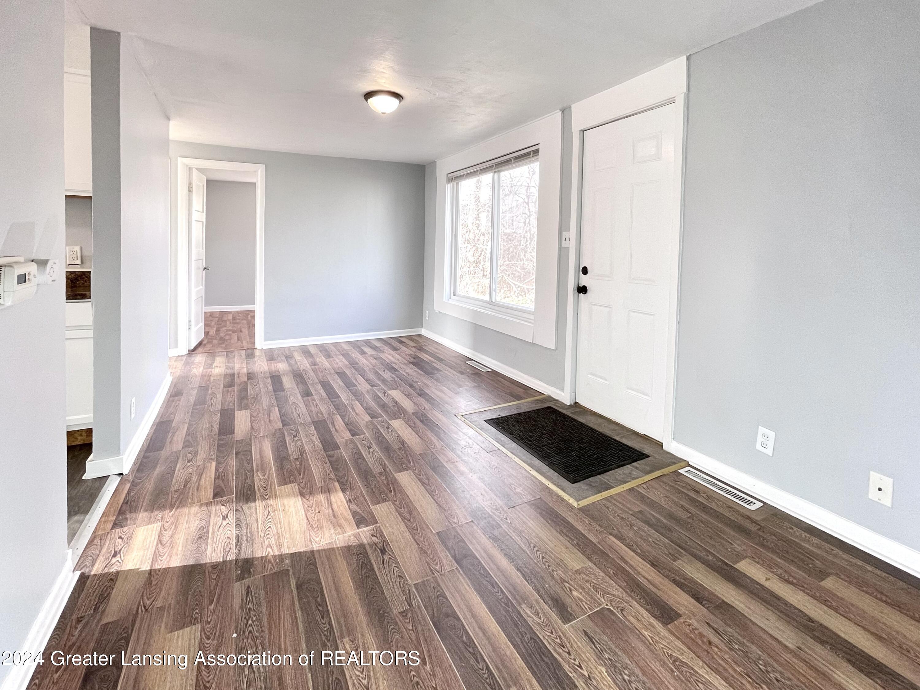 5316 South Waverly Road Lansing, MI 48911 - Photo 8 of 21 IMG_2250
