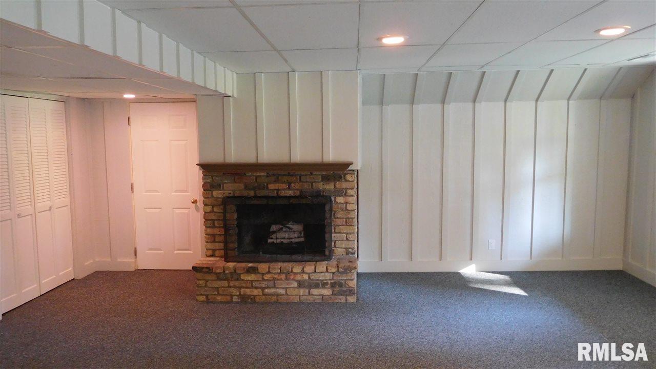 1028 Bluff Heights Road Clinton, IA 52732 - Photo 19 of 24 Gallery Image 19