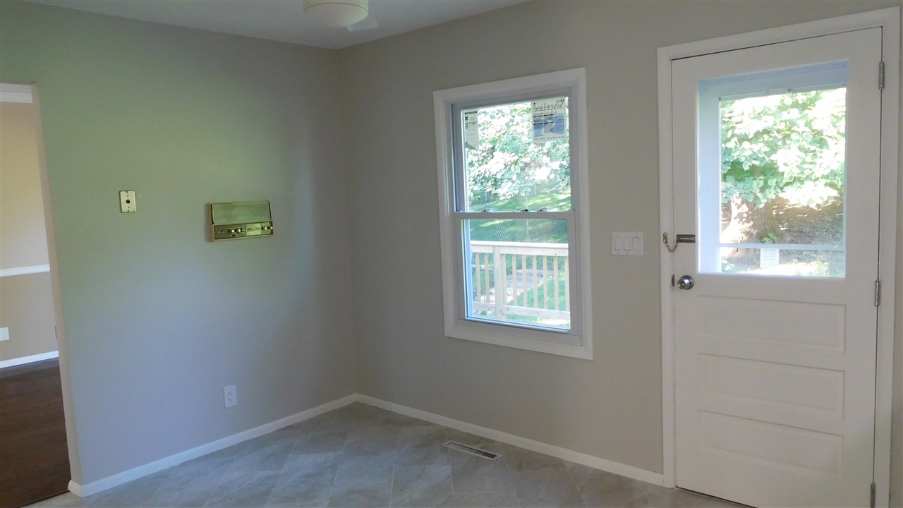 1028 Bluff Heights Road Clinton, IA 52732 - Photo 8 of 24 Gallery Image 8