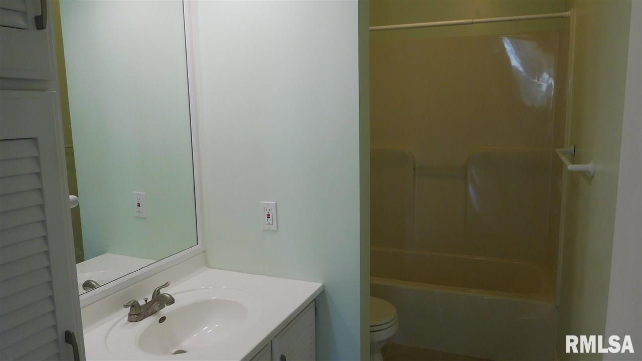 1028 Bluff Heights Road Clinton, IA 52732 - Photo 9 of 24 Gallery Image 9