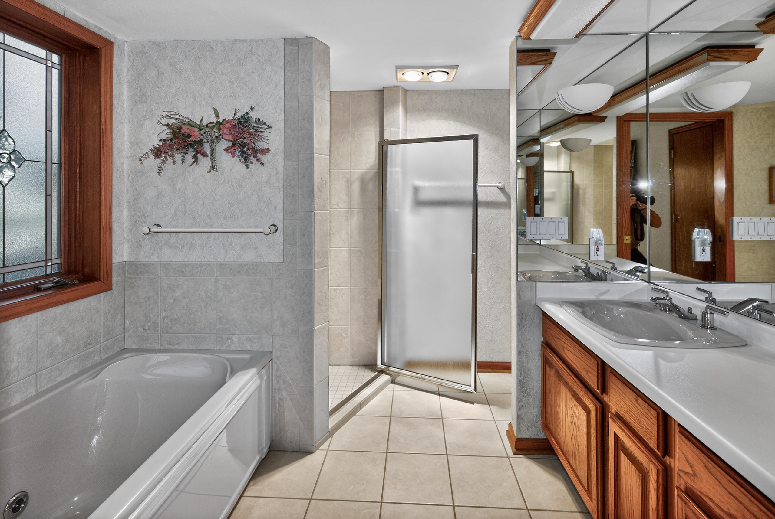 2415 Walnut Grove Court, Unit B Brookfield, WI 53005 - Photo 21 of 28 Primary Bath