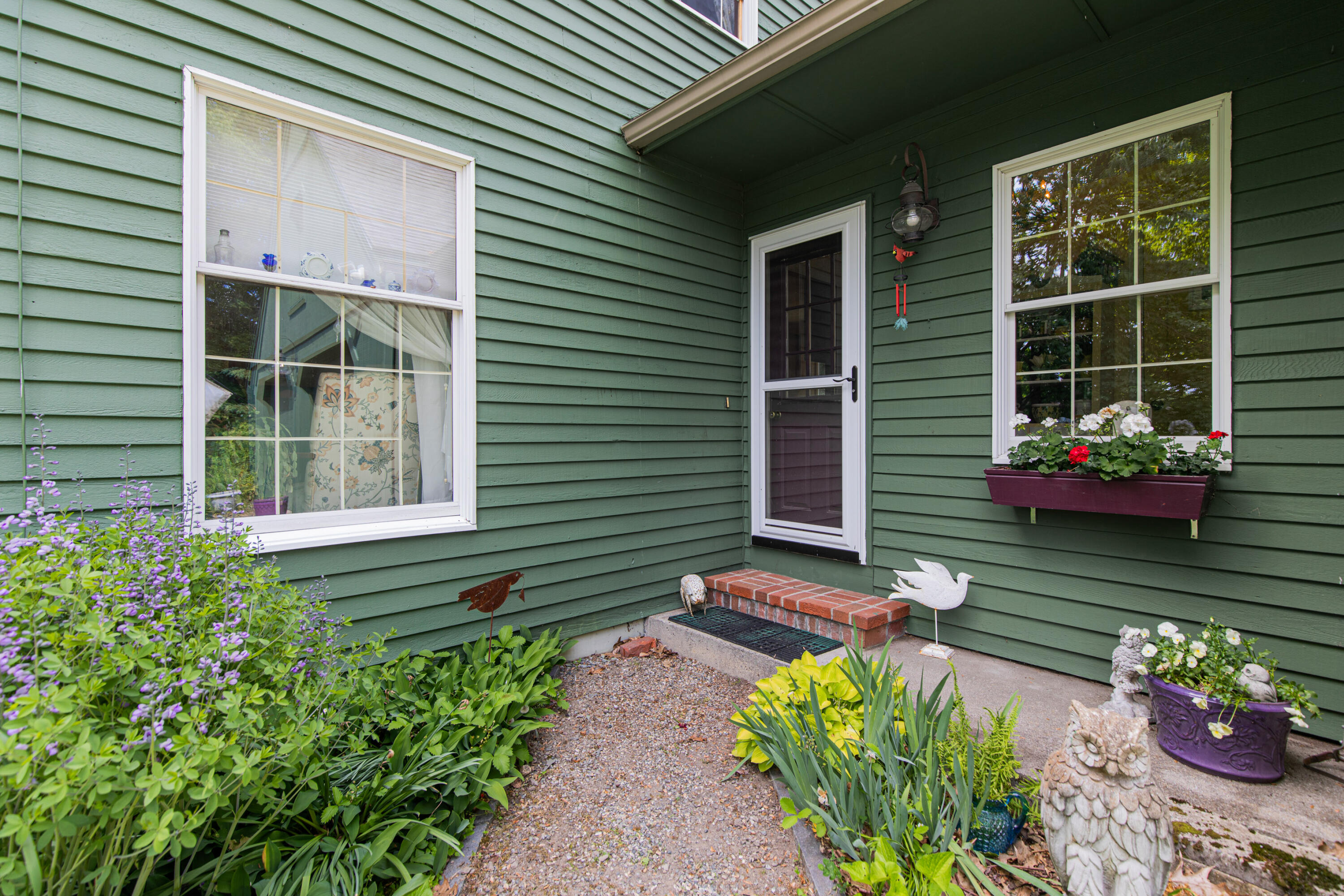 113 Depot Road Gray, ME 04039 - Photo 4 of 41 Entryway