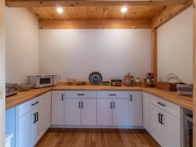 $769,900 | 51 Lakeview Road, Westmore, VT 05822