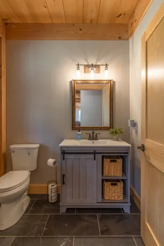 $769,900 | 51 Lakeview Road, Westmore, VT 05822