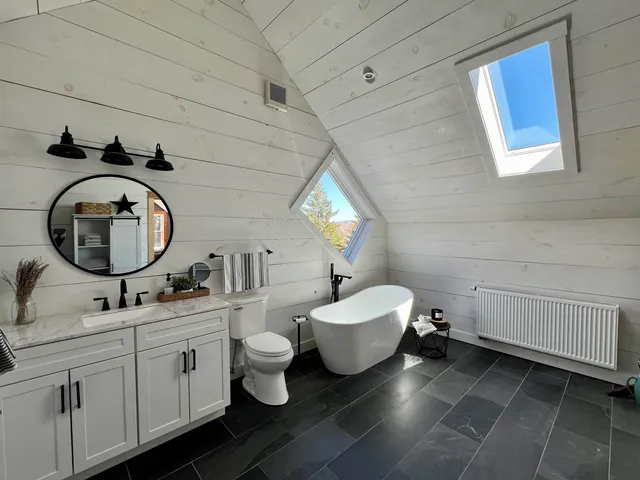 $769,900 | 51 Lakeview Road, Westmore, VT 05822