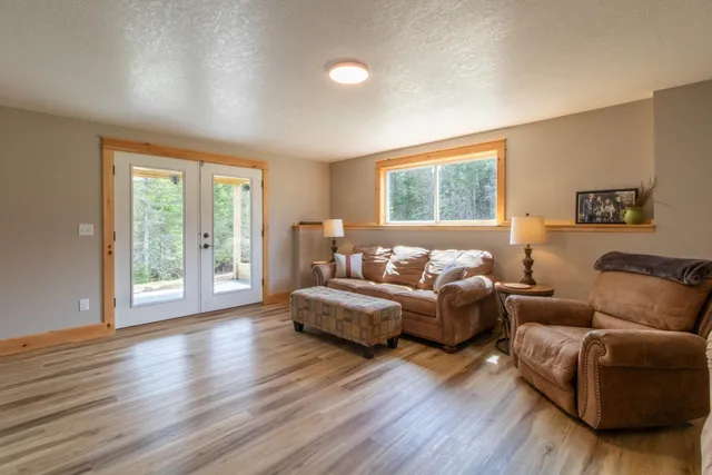 $769,900 | 51 Lakeview Road, Westmore, VT 05822