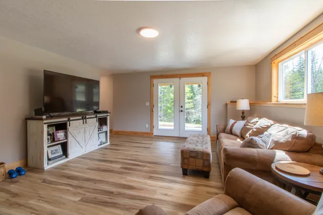 $769,900 | 51 Lakeview Road, Westmore, VT 05822