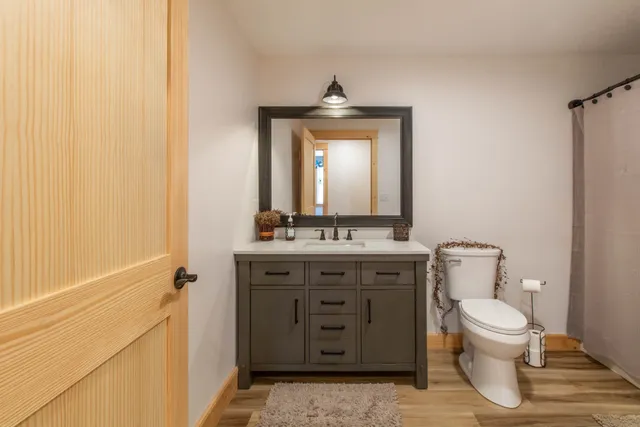 $769,900 | 51 Lakeview Road, Westmore, VT 05822