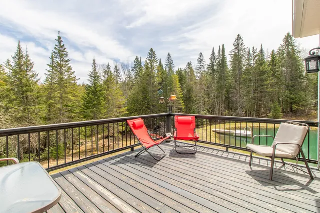 $769,900 | 51 Lakeview Road, Westmore, VT 05822