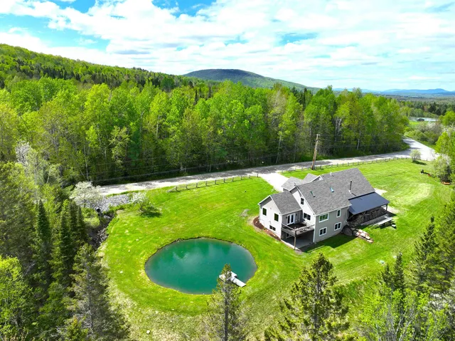 $769,900 | 51 Lakeview Road, Westmore, VT 05822