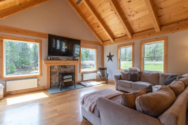 $769,900 | 51 Lakeview Road, Westmore, VT 05822