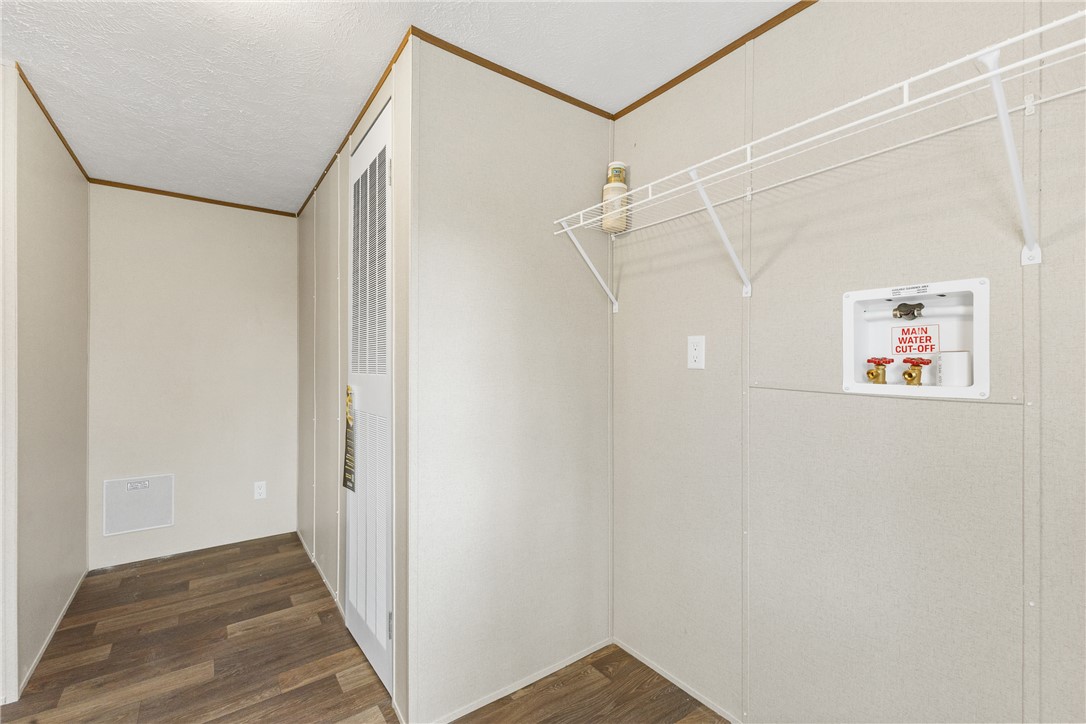 1014 Doe Run Road Caldwell, TX 77836 - Photo 12 of 23 a view of a hallway