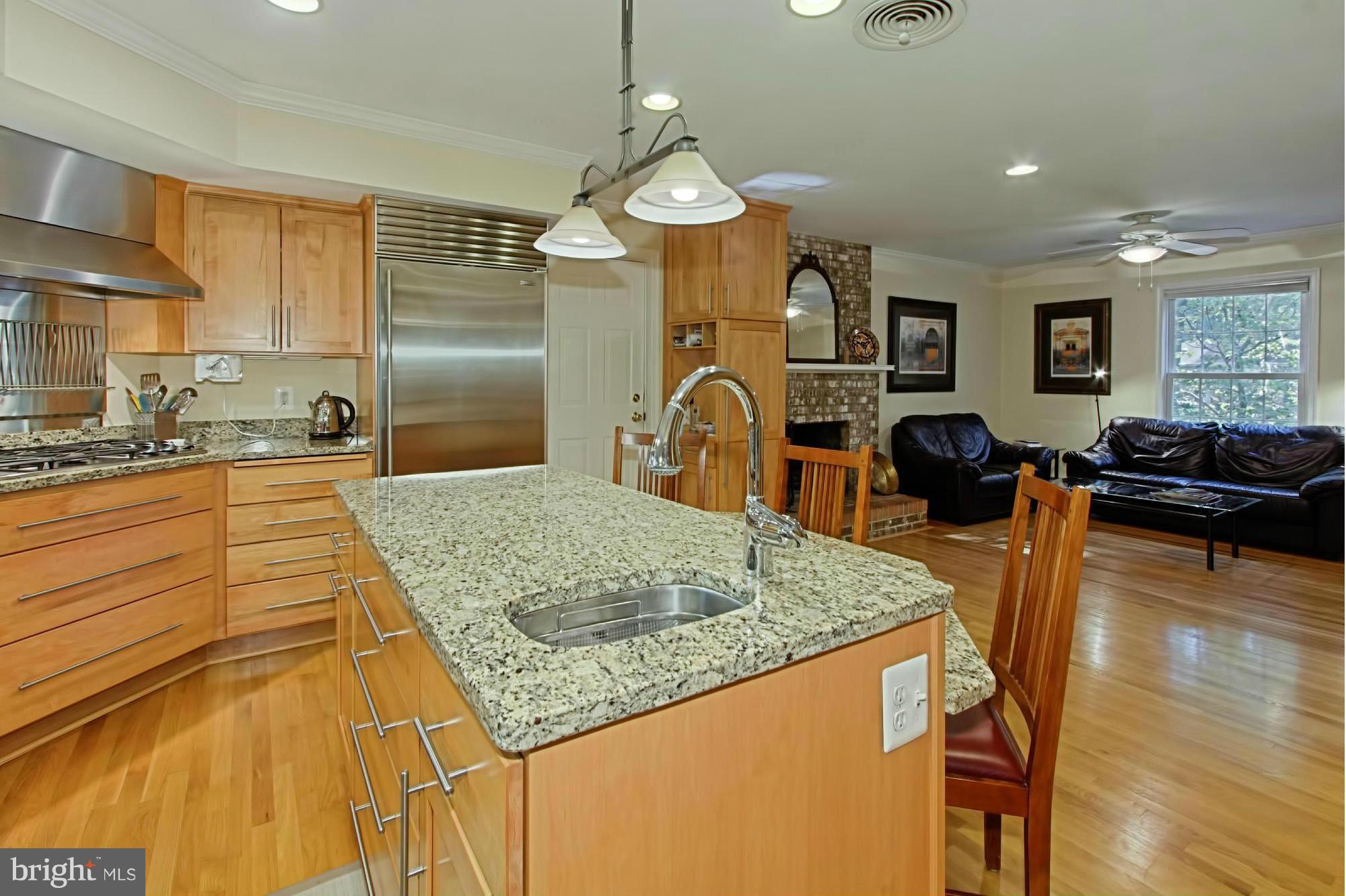 12207 Hounds Lane Reston, VA 20191 - Photo 8 of 30 Dacor 5-Burner Gas Cooktop & Sub-Zero Refrigerator