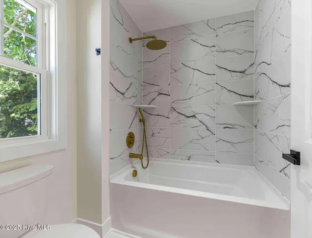 $795,000 | 455 West New Hampshire Avenue, Southern Pines, NC 28387