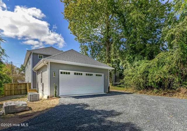 $795,000 | 455 West New Hampshire Avenue, Southern Pines, NC 28387