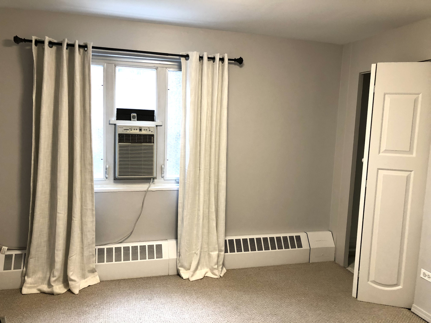 700 West Bittersweet Place, Unit 207 Chicago, IL 60613 - Photo 11 of 11 a view of a room with a staircase