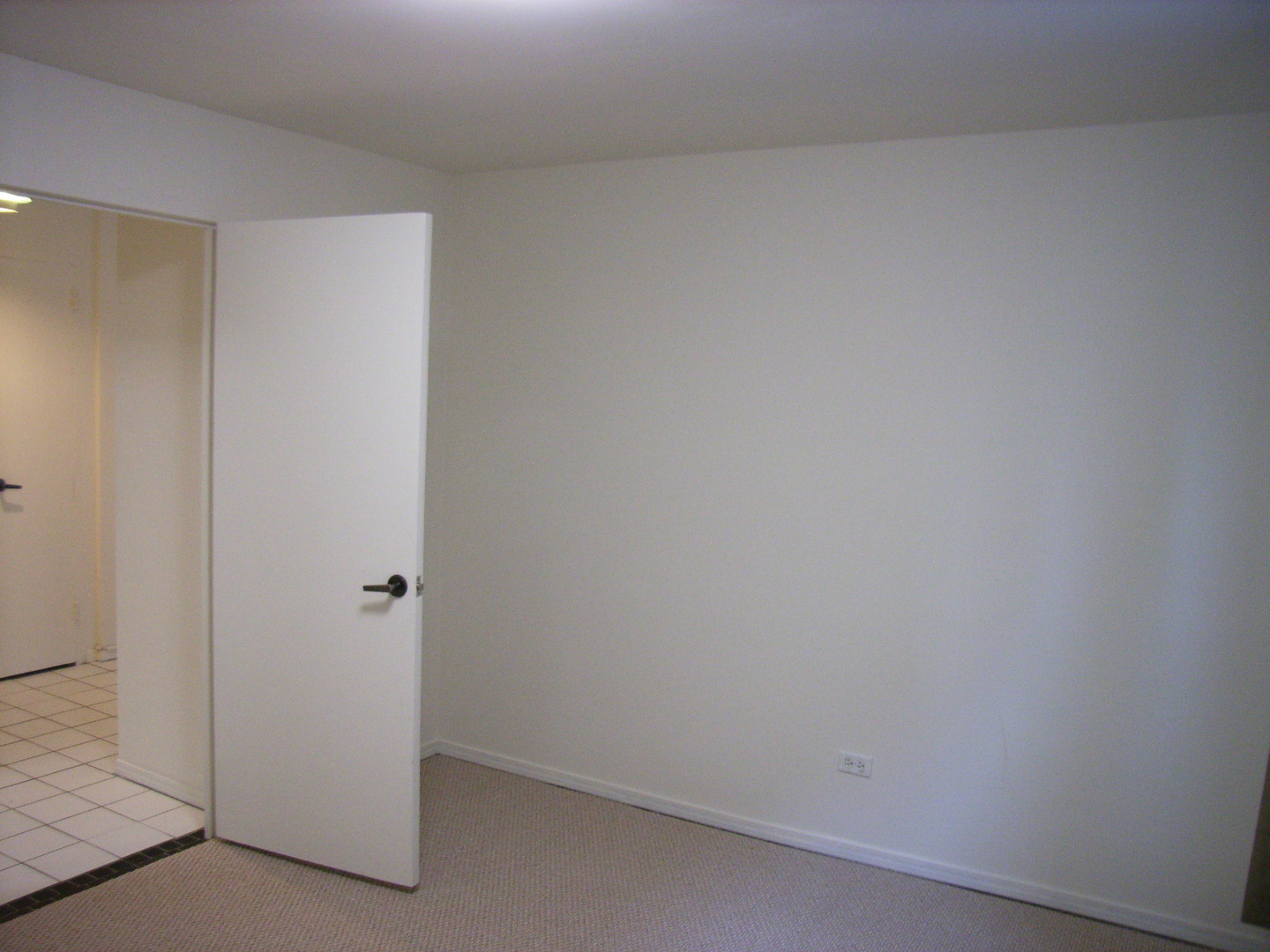 700 West Bittersweet Place, Unit 207 Chicago, IL 60613 - Photo 9 of 11 a view of small space