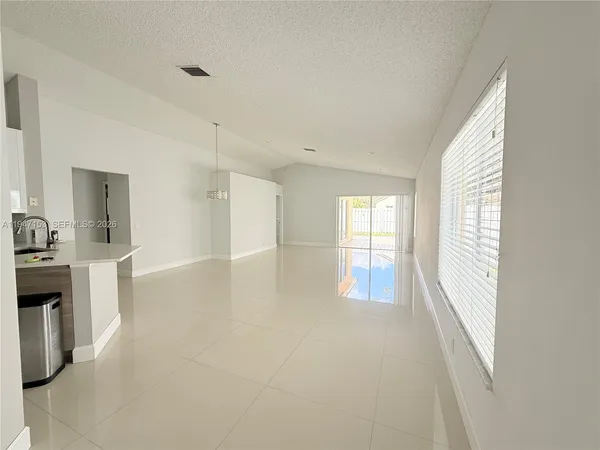 $3,800 | 1628 Salerno Circle, Weston, FL 33327